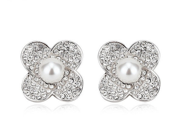 ERFA200 Vintage Charm Flower Stud Earrings