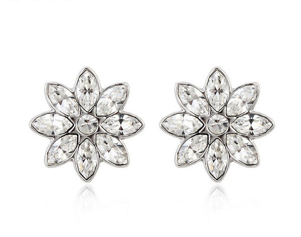 ERFA185 Classical Charm Snowflake Stud Earrings