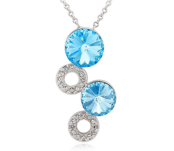 NLFA270 Charm Linked Circles Pendant Necklace