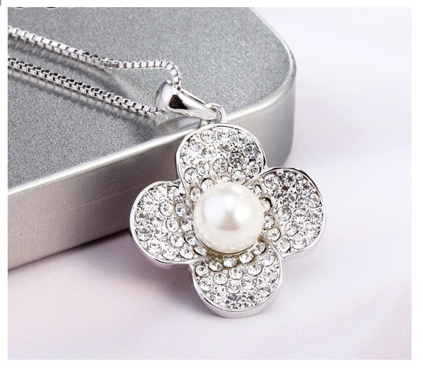 NLFA222 Charm Flower Pendant Necklace