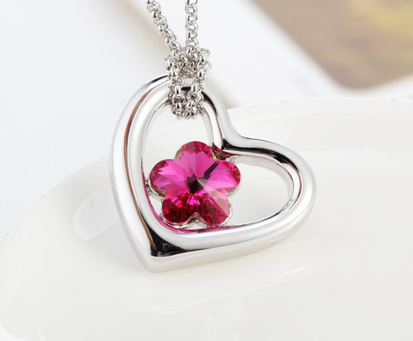 NLFA219 Charm Flower In the Heart  Pendant Necklace