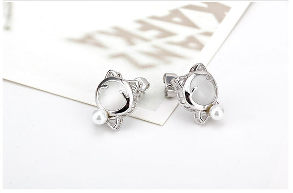 ERFA036 Fashion Charm I am not crying kitty Stud Earrings