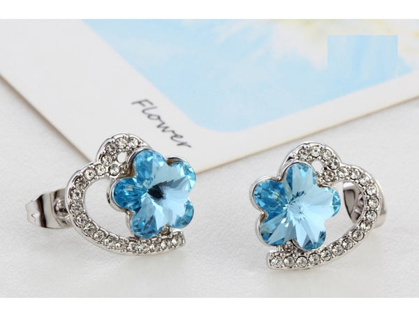 ERFA131 Fashion Charm Flower in Heart Stud Earrings