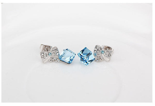 ERFA136 Fashion Charm Water Cube with Ties Stud Earrings