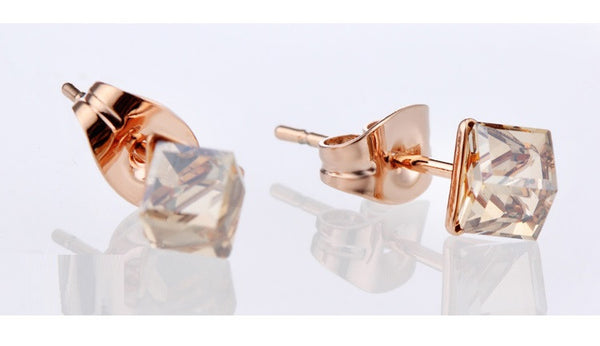 ERFA125 Fashion Charm Water Cube Stud Earrings