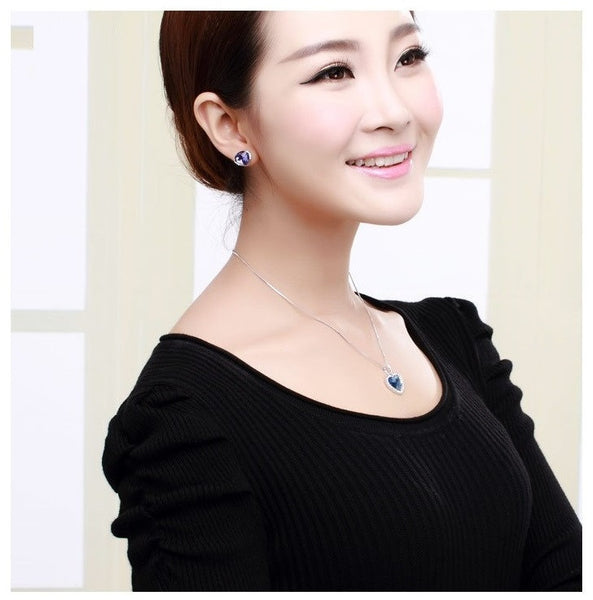 ERFA177 Vintage Charm Rabbit Stud Earrings