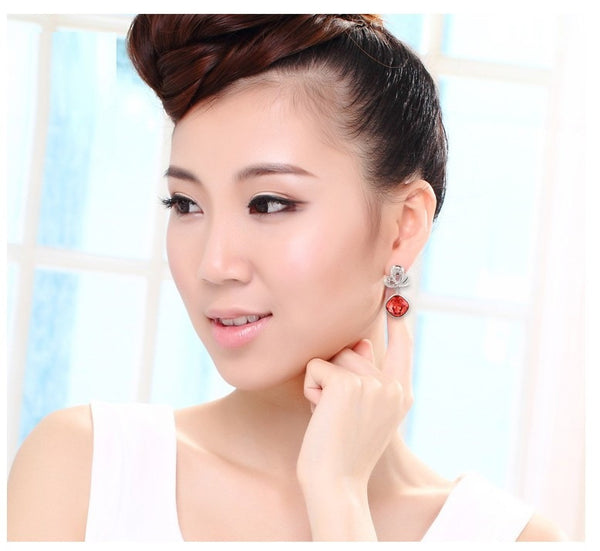 ERFA240 Fashion Charm Kiss of Love Stud Earrings