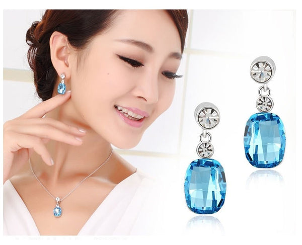 ERFA188 Vintage Charm Classical Stud Earrings