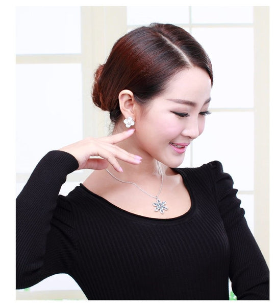 ERFA200 Vintage Charm Flower Stud Earrings
