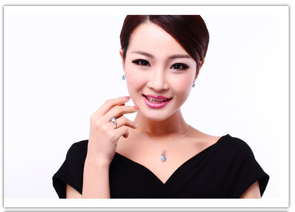 ERFA226 Fashion Charm Heavenly Swan Stud Earrings