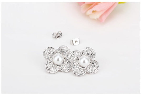ERFA200 Vintage Charm Flower Stud Earrings